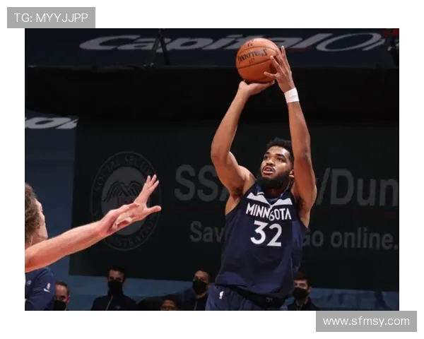 诺威尔半场高效表现14分钟砍下14分3篮板1助攻助队取胜